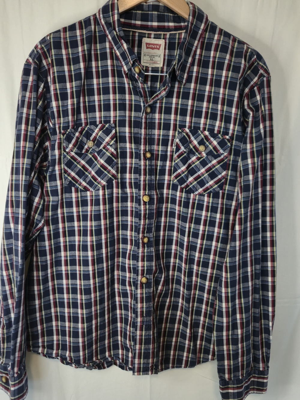 Levi's Men's Navy, White & Red Plaid Button-Down Shirt0896